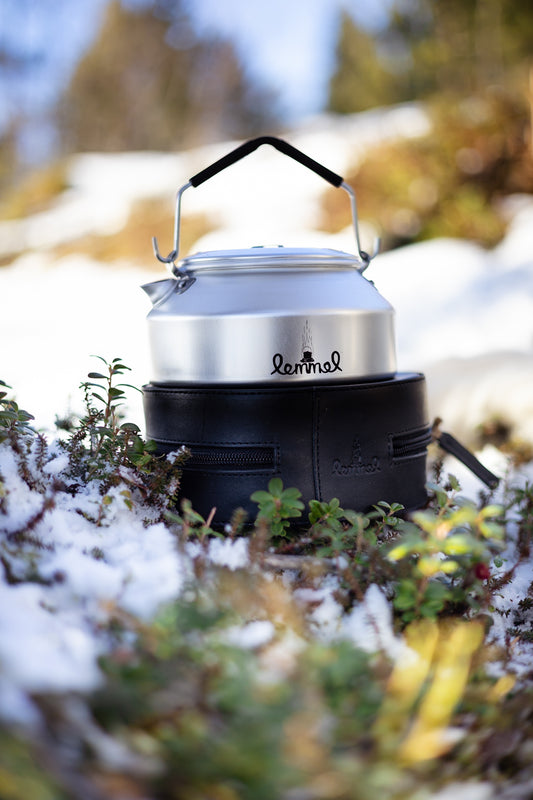Lemmelkaffe Kaffepanna Svärtan i svart läderfodral