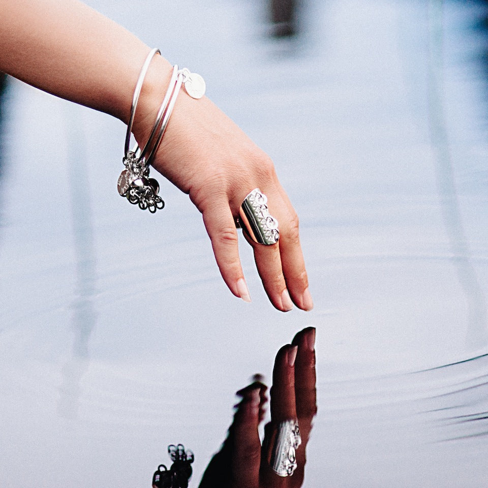 Árbevierru Tradition samisk design silverring från Erica Huuva