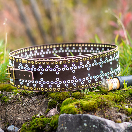 Koltbälte Karesuando ett brett bälte i brunt läder