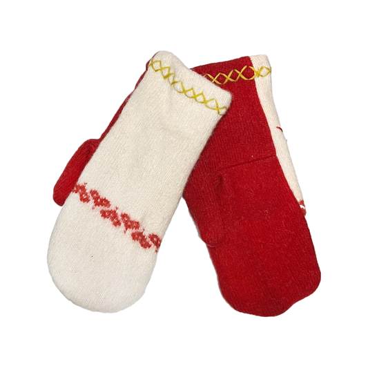 Stickade och filtade ullvantar Hjärta