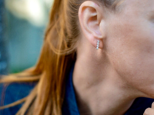 Camilla Mustikka miniörhängen stav