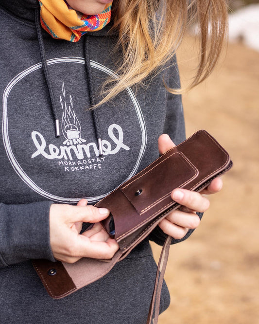 Mobilväska Kåre plus med korthållare i färgen antik från Kero.