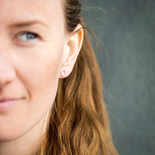 Camilla Mustikka Silverörhängen stift mini