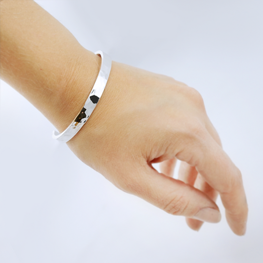 Camilla Mustikka Stelt armband av återvunnet silver